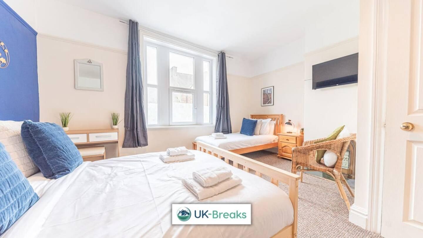 Large, Centrally Located, 5 Bedroom House Workington Exterior photo